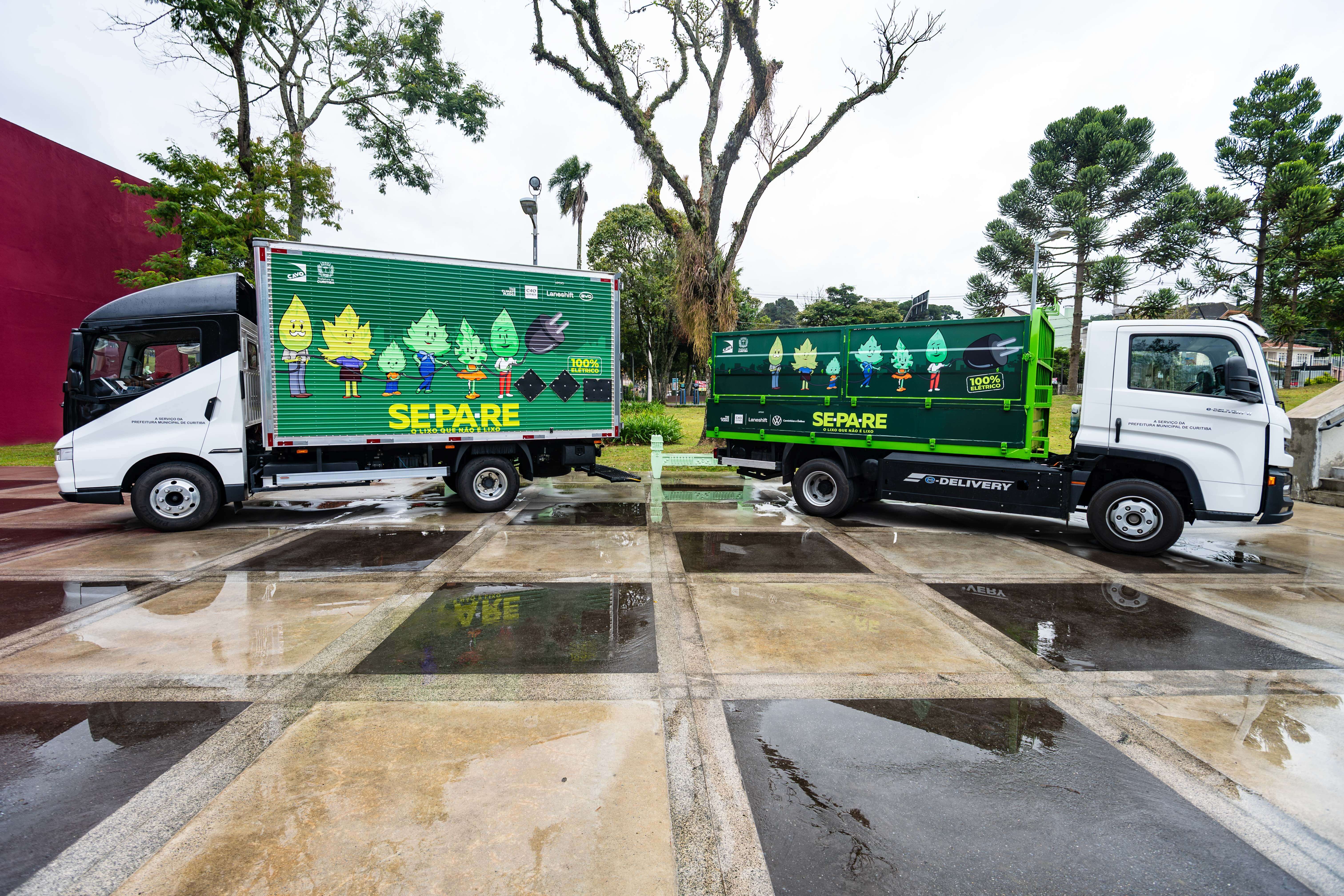 Two trucks with 'Separe' logo facing away from each other