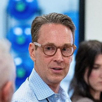 Robert Schuetzle
